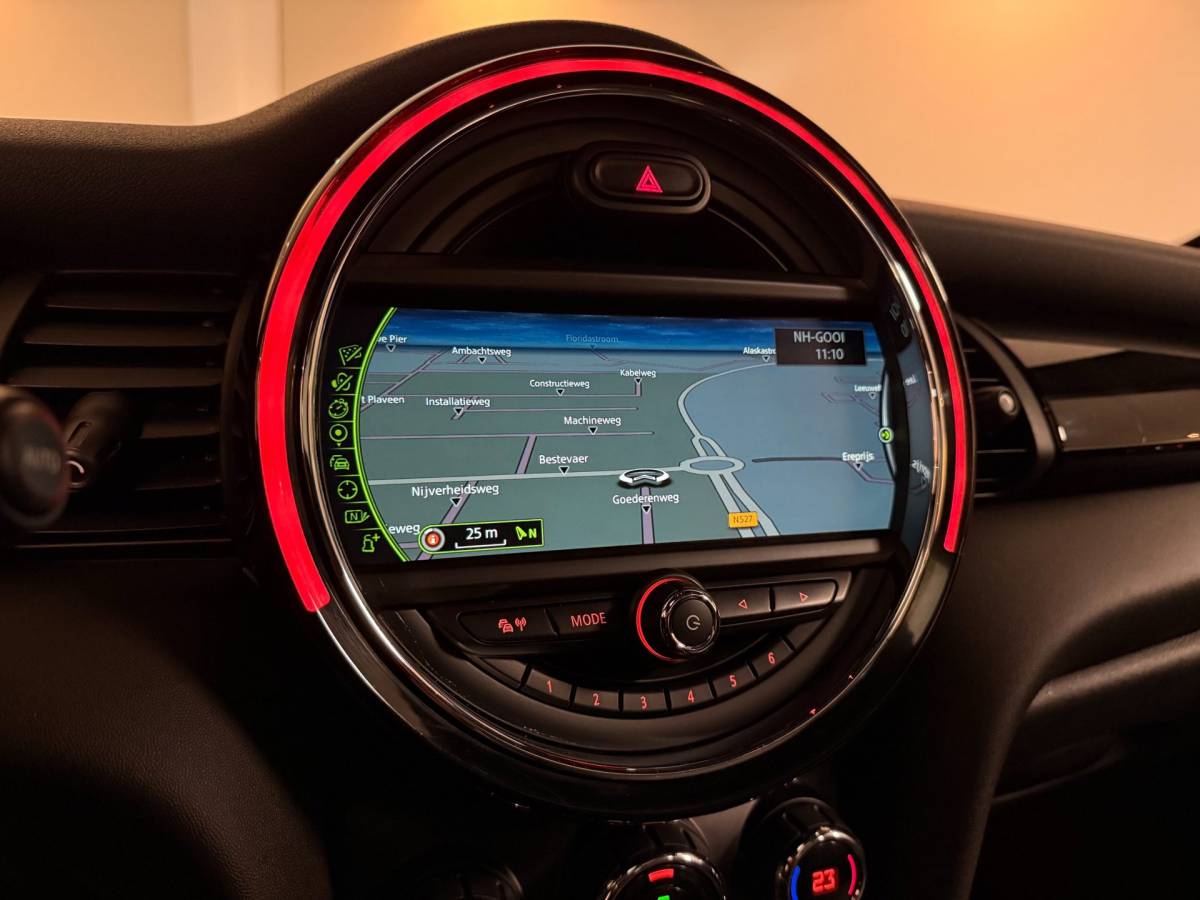 MINI 5-Deurs Mini 5-Deurs 1.5 Cooper Chili Serious Business *Pano/Schuifdak* Stoelverw.|Leer/Alcantara|Keyless|Navi|Cruise|Ambiance verlichting
