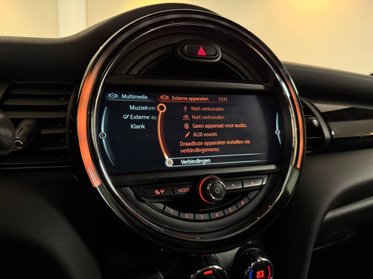 MINI 5-Deurs Mini 5-Deurs 1.5 Cooper Chili Serious Business *Pano/Schuifdak* Stoelverw.|Leer/Alcantara|Keyless|Navi|Cruise|Ambiance verlichting