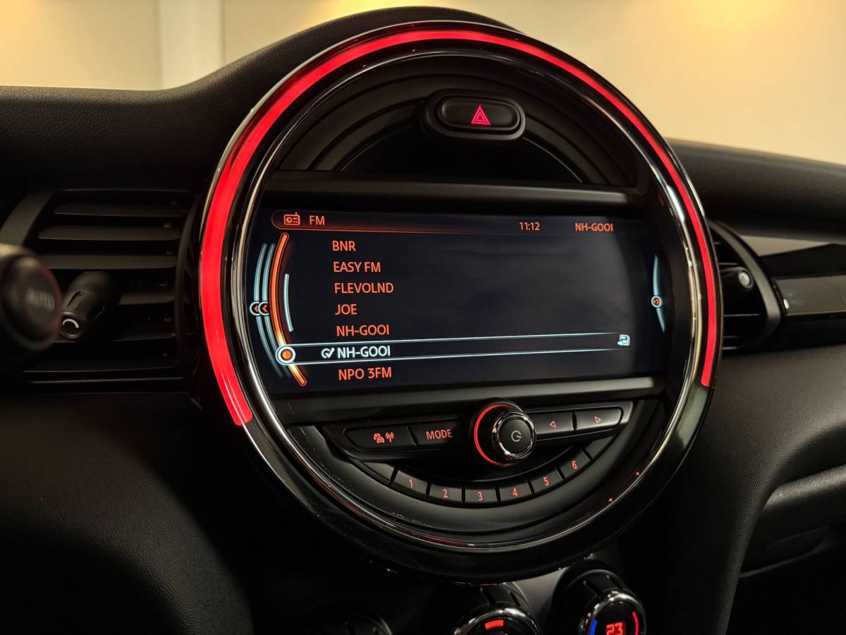MINI 5-Deurs Mini 5-Deurs 1.5 Cooper Chili Serious Business *Pano/Schuifdak* Stoelverw.|Leer/Alcantara|Keyless|Navi|Cruise|Ambiance verlichting
