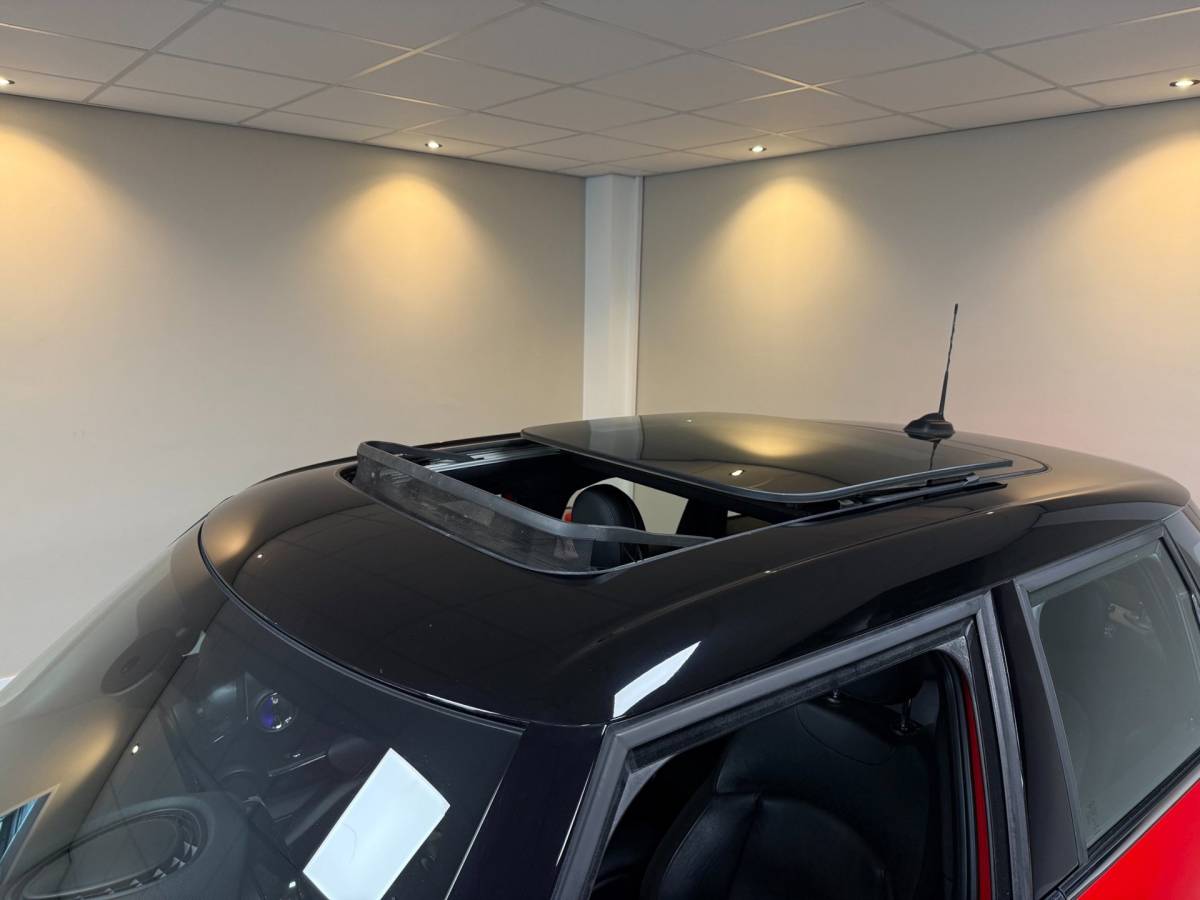 MINI 5-Deurs Mini 5-Deurs 1.5 Cooper Chili Serious Business *Pano/Schuifdak* Stoelverw.|Leer/Alcantara|Keyless|Navi|Cruise|Ambiance verlichting