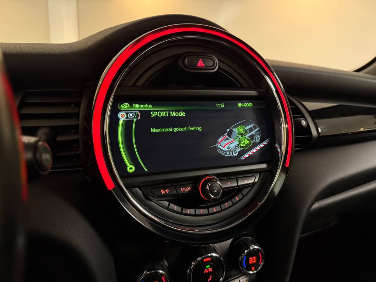 MINI 5-Deurs Mini 5-Deurs 1.5 Cooper Chili Serious Business *Pano/Schuifdak* Stoelverw.|Leer/Alcantara|Keyless|Navi|Cruise|Ambiance verlichting