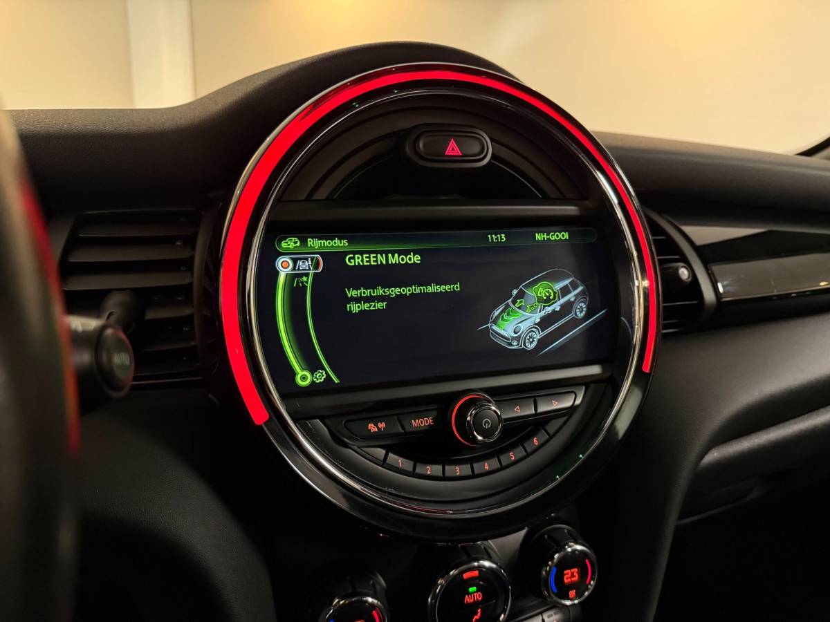 MINI 5-Deurs Mini 5-Deurs 1.5 Cooper Chili Serious Business *Pano/Schuifdak* Stoelverw.|Leer/Alcantara|Keyless|Navi|Cruise|Ambiance verlichting