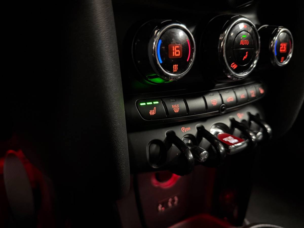 MINI 5-Deurs Mini 5-Deurs 1.5 Cooper Chili Serious Business *Pano/Schuifdak* Stoelverw.|Leer/Alcantara|Keyless|Navi|Cruise|Ambiance verlichting