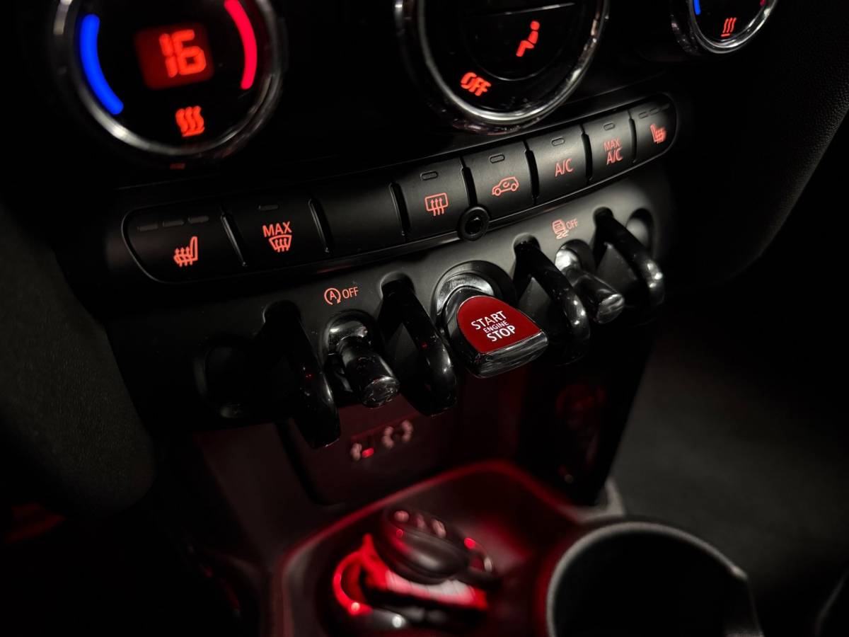 MINI 5-Deurs Mini 5-Deurs 1.5 Cooper Chili Serious Business *Pano/Schuifdak* Stoelverw.|Leer/Alcantara|Keyless|Navi|Cruise|Ambiance verlichting