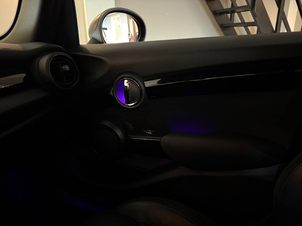MINI 5-Deurs Mini 5-Deurs 1.5 Cooper Chili Serious Business *Pano/Schuifdak* Stoelverw.|Leer/Alcantara|Keyless|Navi|Cruise|Ambiance verlichting