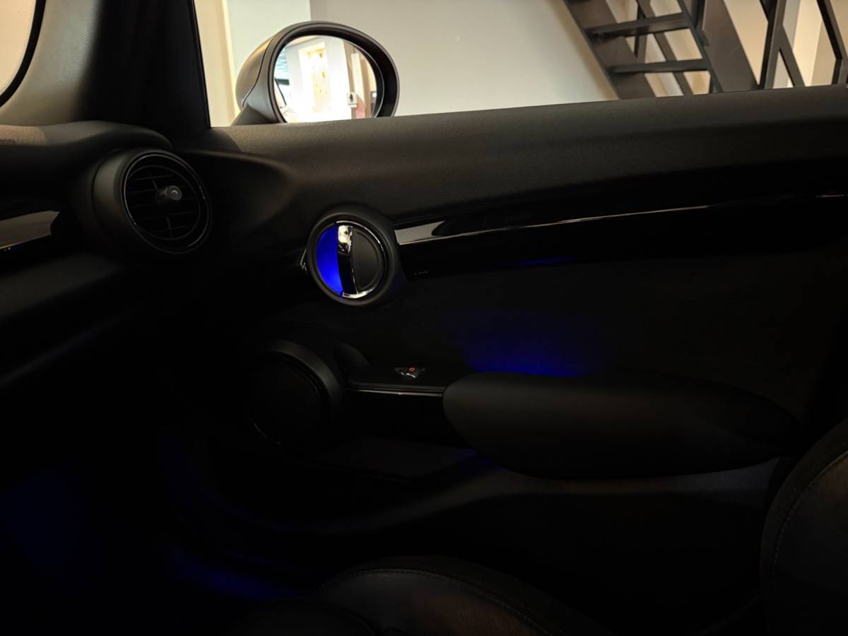 MINI 5-Deurs Mini 5-Deurs 1.5 Cooper Chili Serious Business *Pano/Schuifdak* Stoelverw.|Leer/Alcantara|Keyless|Navi|Cruise|Ambiance verlichting