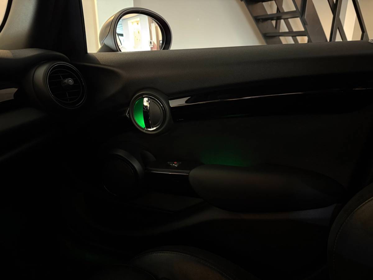 MINI 5-Deurs Mini 5-Deurs 1.5 Cooper Chili Serious Business *Pano/Schuifdak* Stoelverw.|Leer/Alcantara|Keyless|Navi|Cruise|Ambiance verlichting