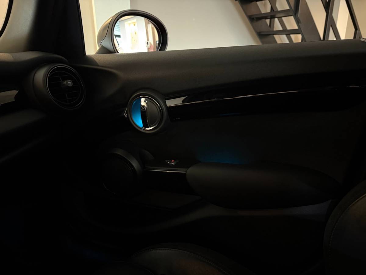 MINI 5-Deurs Mini 5-Deurs 1.5 Cooper Chili Serious Business *Pano/Schuifdak* Stoelverw.|Leer/Alcantara|Keyless|Navi|Cruise|Ambiance verlichting