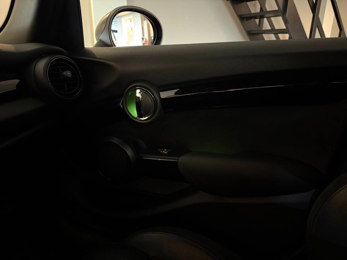 MINI 5-Deurs Mini 5-Deurs 1.5 Cooper Chili Serious Business *Pano/Schuifdak* Stoelverw.|Leer/Alcantara|Keyless|Navi|Cruise|Ambiance verlichting