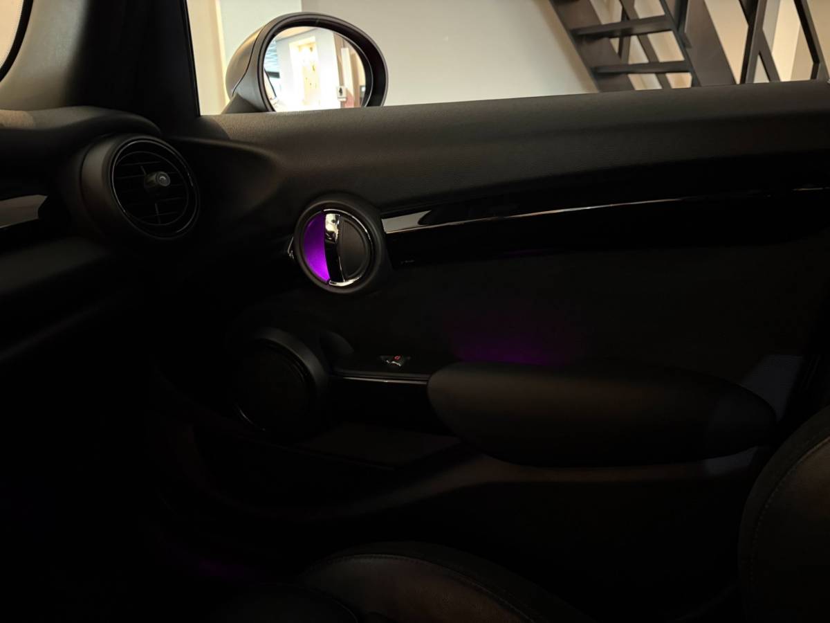MINI 5-Deurs Mini 5-Deurs 1.5 Cooper Chili Serious Business *Pano/Schuifdak* Stoelverw.|Leer/Alcantara|Keyless|Navi|Cruise|Ambiance verlichting