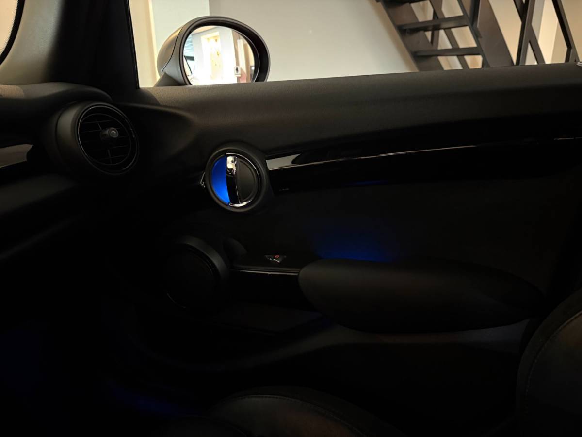 MINI 5-Deurs Mini 5-Deurs 1.5 Cooper Chili Serious Business *Pano/Schuifdak* Stoelverw.|Leer/Alcantara|Keyless|Navi|Cruise|Ambiance verlichting