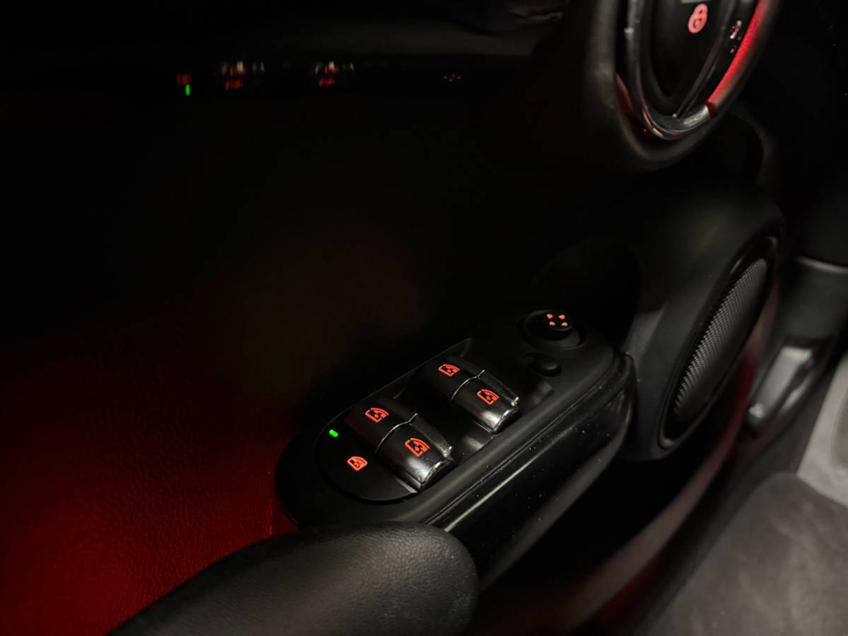 MINI 5-Deurs Mini 5-Deurs 1.5 Cooper Chili Serious Business *Pano/Schuifdak* Stoelverw.|Leer/Alcantara|Keyless|Navi|Cruise|Ambiance verlichting