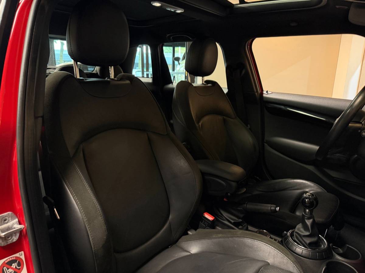 MINI 5-Deurs Mini 5-Deurs 1.5 Cooper Chili Serious Business *Pano/Schuifdak* Stoelverw.|Leer/Alcantara|Keyless|Navi|Cruise|Ambiance verlichting