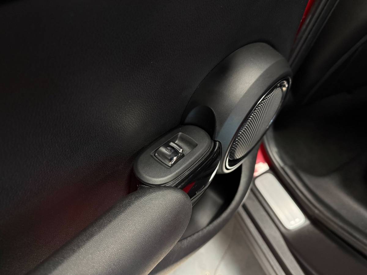 MINI 5-Deurs Mini 5-Deurs 1.5 Cooper Chili Serious Business *Pano/Schuifdak* Stoelverw.|Leer/Alcantara|Keyless|Navi|Cruise|Ambiance verlichting