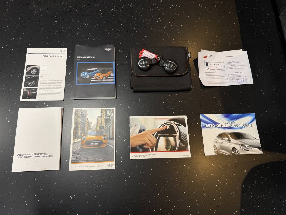 MINI 5-Deurs Mini 5-Deurs 1.5 Cooper Chili Serious Business *Pano/Schuifdak* Stoelverw.|Leer/Alcantara|Keyless|Navi|Cruise|Ambiance verlichting