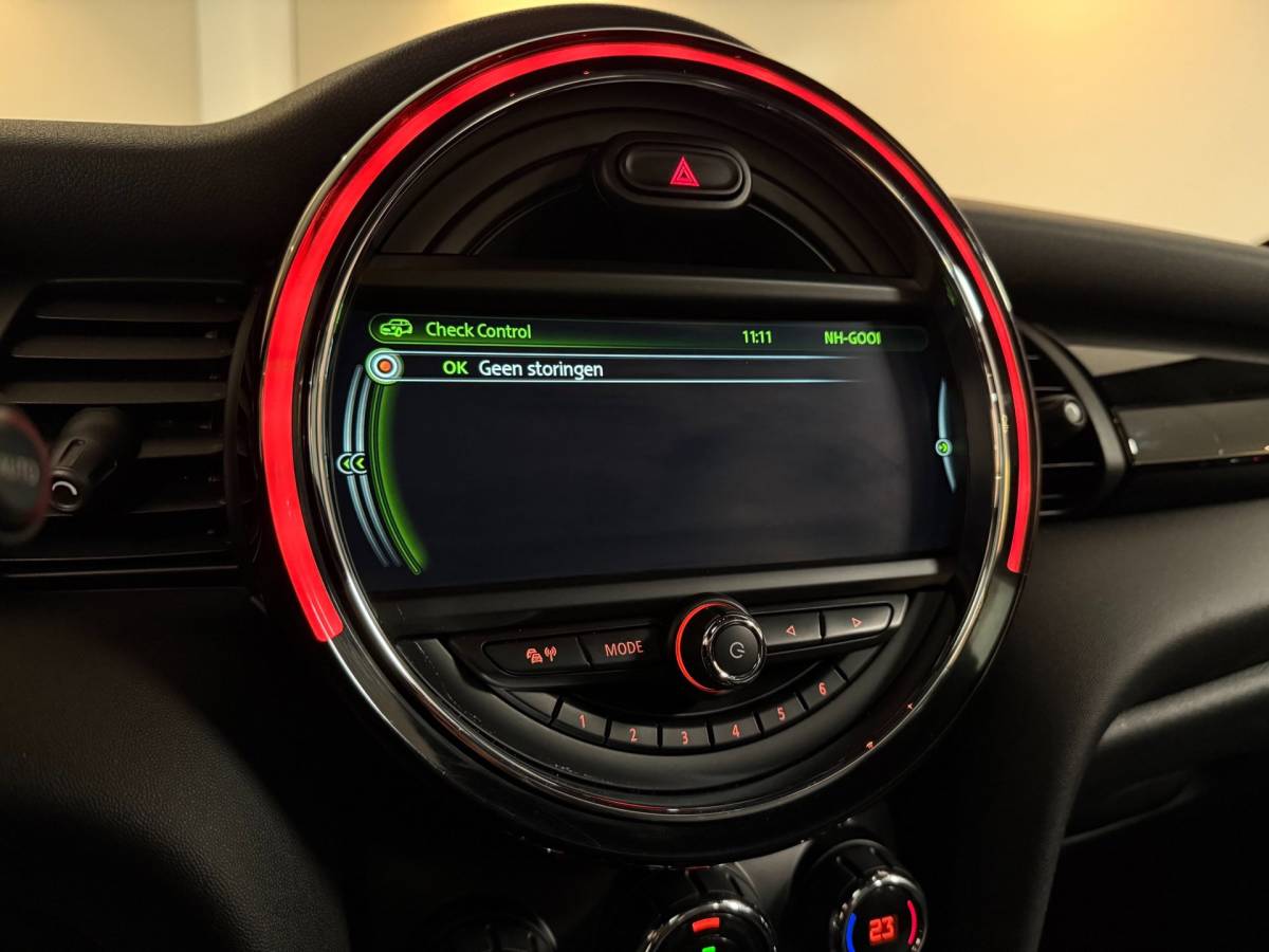 MINI 5-Deurs Mini 5-Deurs 1.5 Cooper Chili Serious Business *Pano/Schuifdak* Stoelverw.|Leer/Alcantara|Keyless|Navi|Cruise|Ambiance verlichting