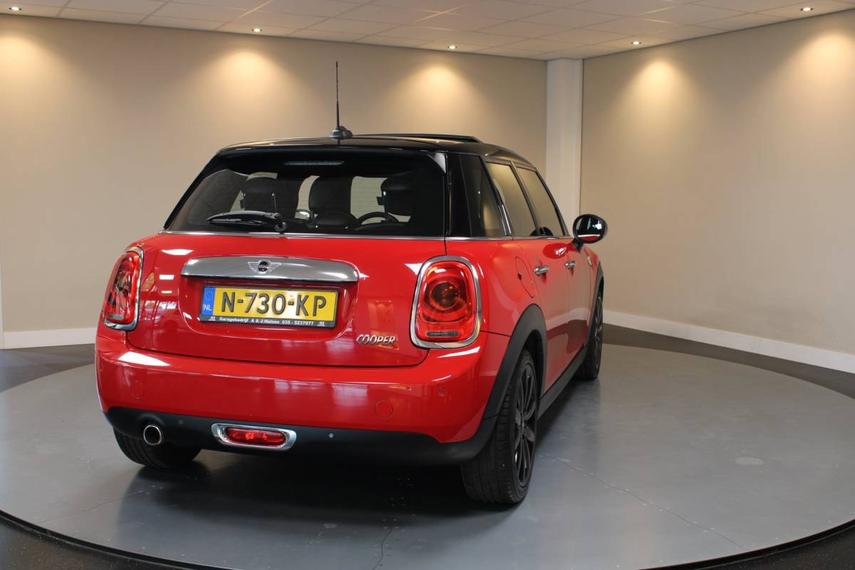 MINI 5-Deurs Mini 5-Deurs 1.5 Cooper Chili Serious Business *Pano/Schuifdak* Stoelverw.|Leer/Alcantara|Keyless|Navi|Cruise|Ambiance verlichting