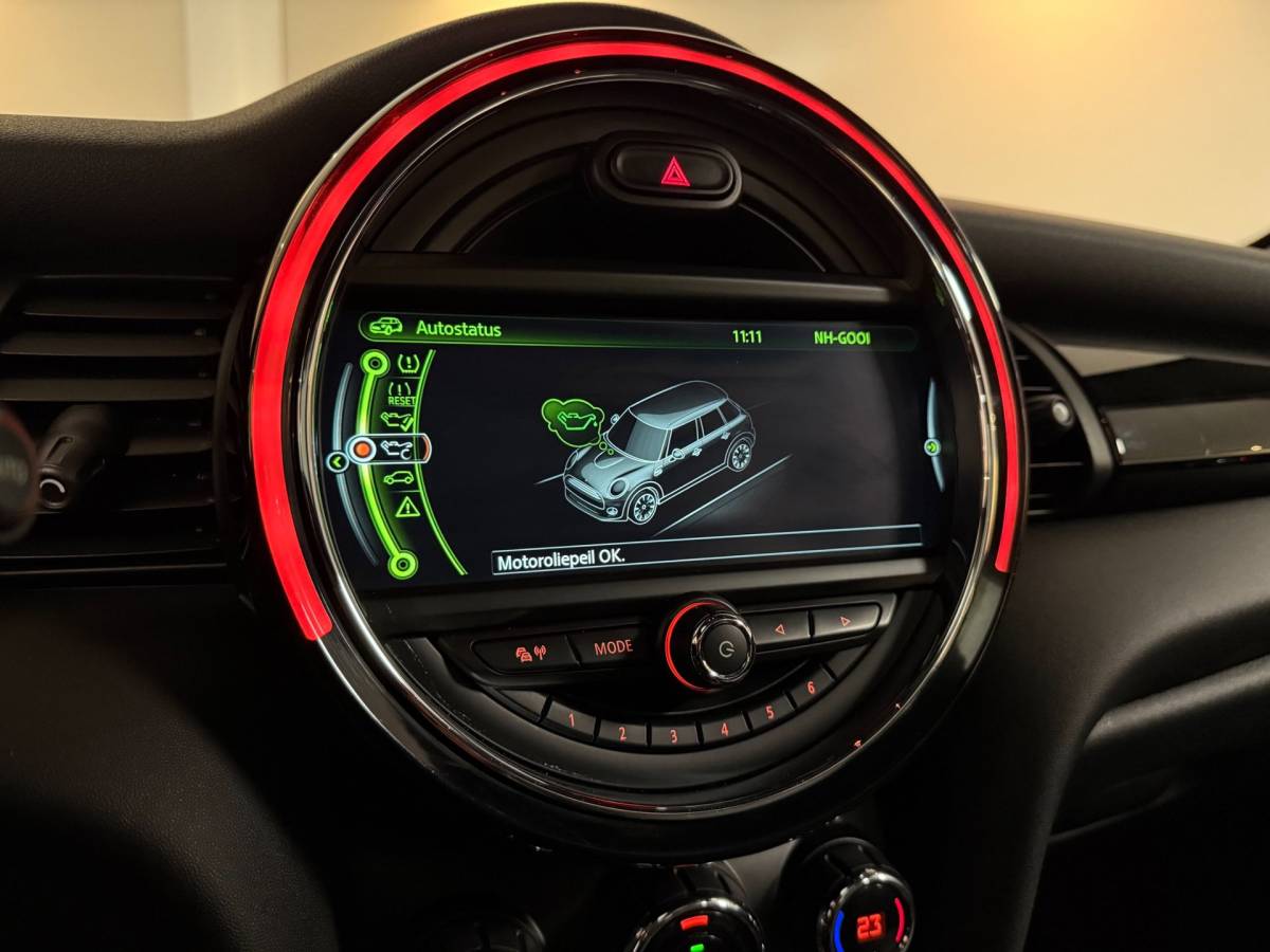 MINI 5-Deurs Mini 5-Deurs 1.5 Cooper Chili Serious Business *Pano/Schuifdak* Stoelverw.|Leer/Alcantara|Keyless|Navi|Cruise|Ambiance verlichting