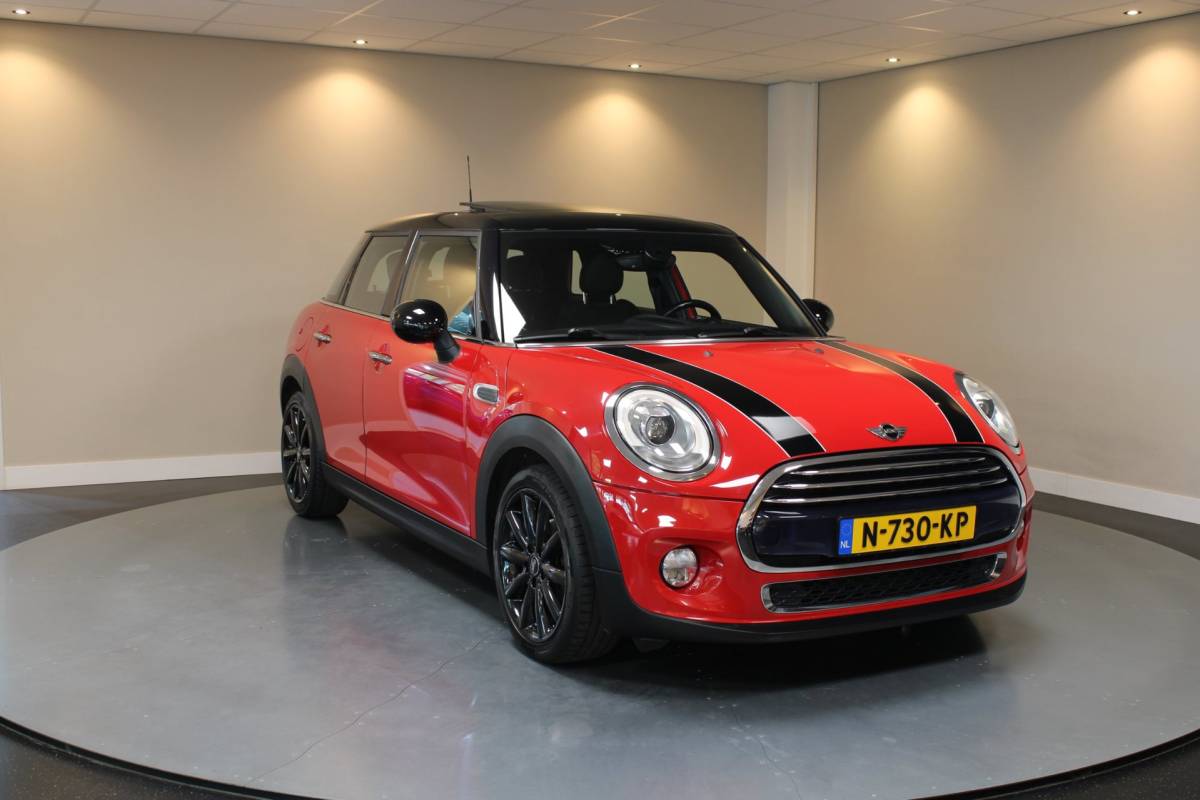 MINI 5-Deurs Mini 5-Deurs 1.5 Cooper Chili Serious Business *Pano/Schuifdak* Stoelverw.|Leer/Alcantara|Keyless|Navi|Cruise|Ambiance verlichting