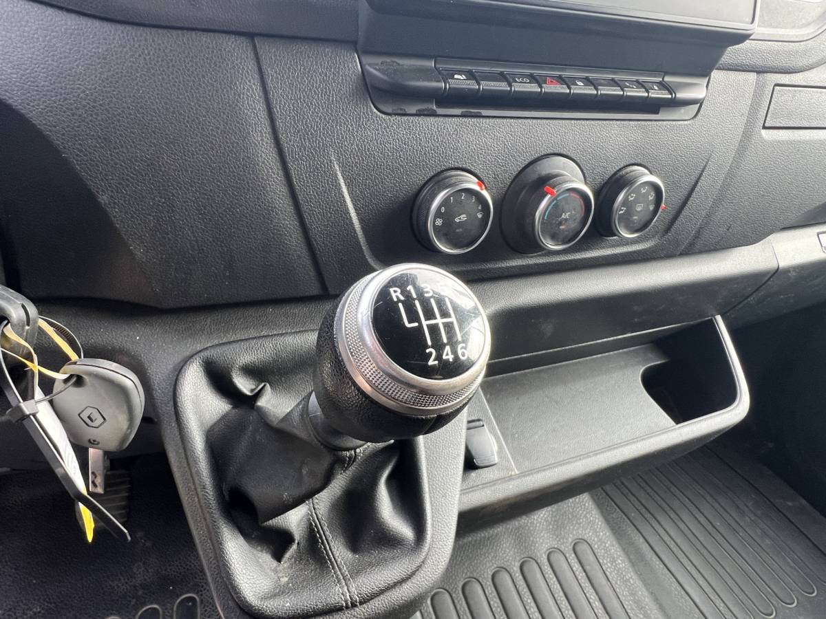 Renault Master Renault Master T35 2.3 dCi 135 L2H2 Work Edition