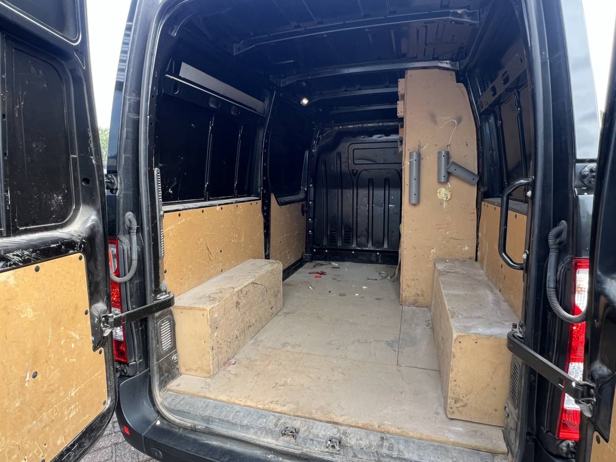 Renault Master Renault Master T35 2.3 dCi 135 L2H2 Work Edition