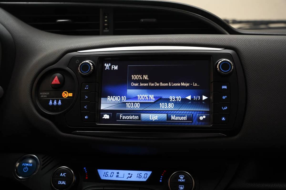 Toyota Yaris Toyota Yaris 1.5 Hybrid Lease Aut. [ Camera Clima Cruise Bluetooth ]