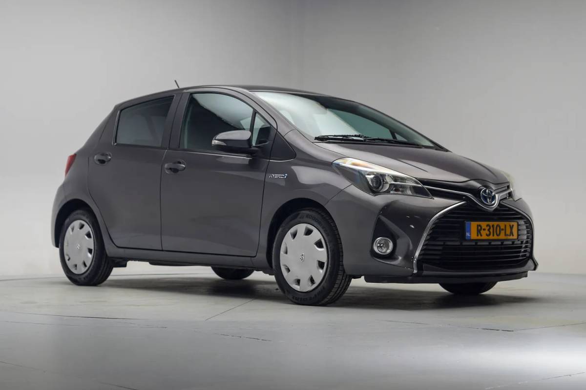Toyota Yaris Toyota Yaris 1.5 Hybrid Lease Aut. [ Camera Clima Cruise Bluetooth ]