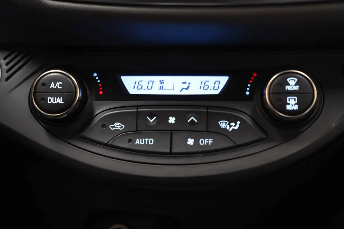 Toyota Yaris Toyota Yaris 1.5 Hybrid Lease Aut. [ Camera Clima Cruise Bluetooth ]