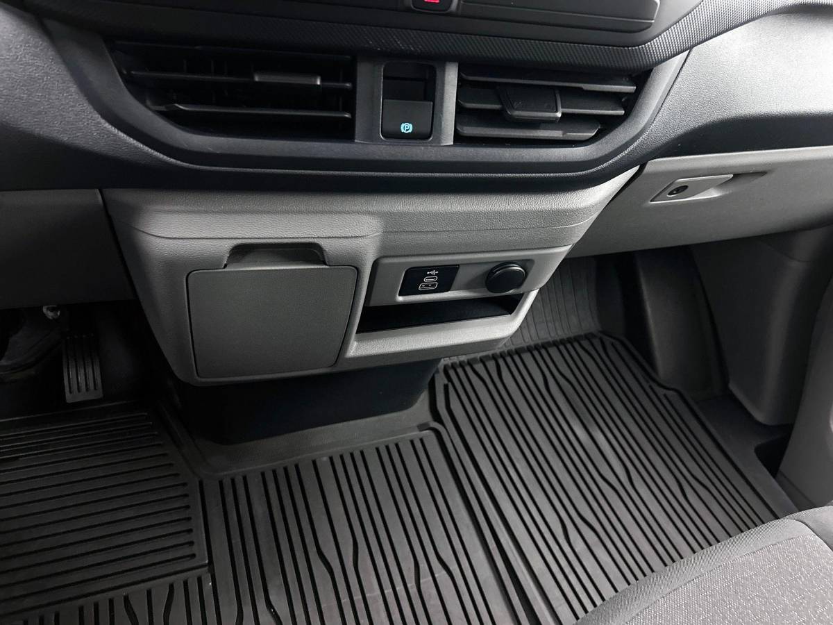 Ford Transit Custom Ford Transit Custom 300 2.0 TDCI L2H1 Trend Nieuw Model Trekhaak Navigatie Apple CarPlay Android Auto Camera Parkeerhulp Adaptive Cruise Control Full Led Climate Control Lichtmetalen velgen