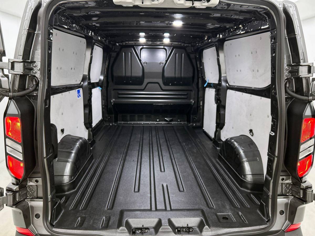 Ford Transit Custom Ford Transit Custom 300 2.0 TDCI L2H1 Trend Nieuw Model Trekhaak Navigatie Apple CarPlay Android Auto Camera Parkeerhulp Adaptive Cruise Control Full Led Climate Control Lichtmetalen velgen