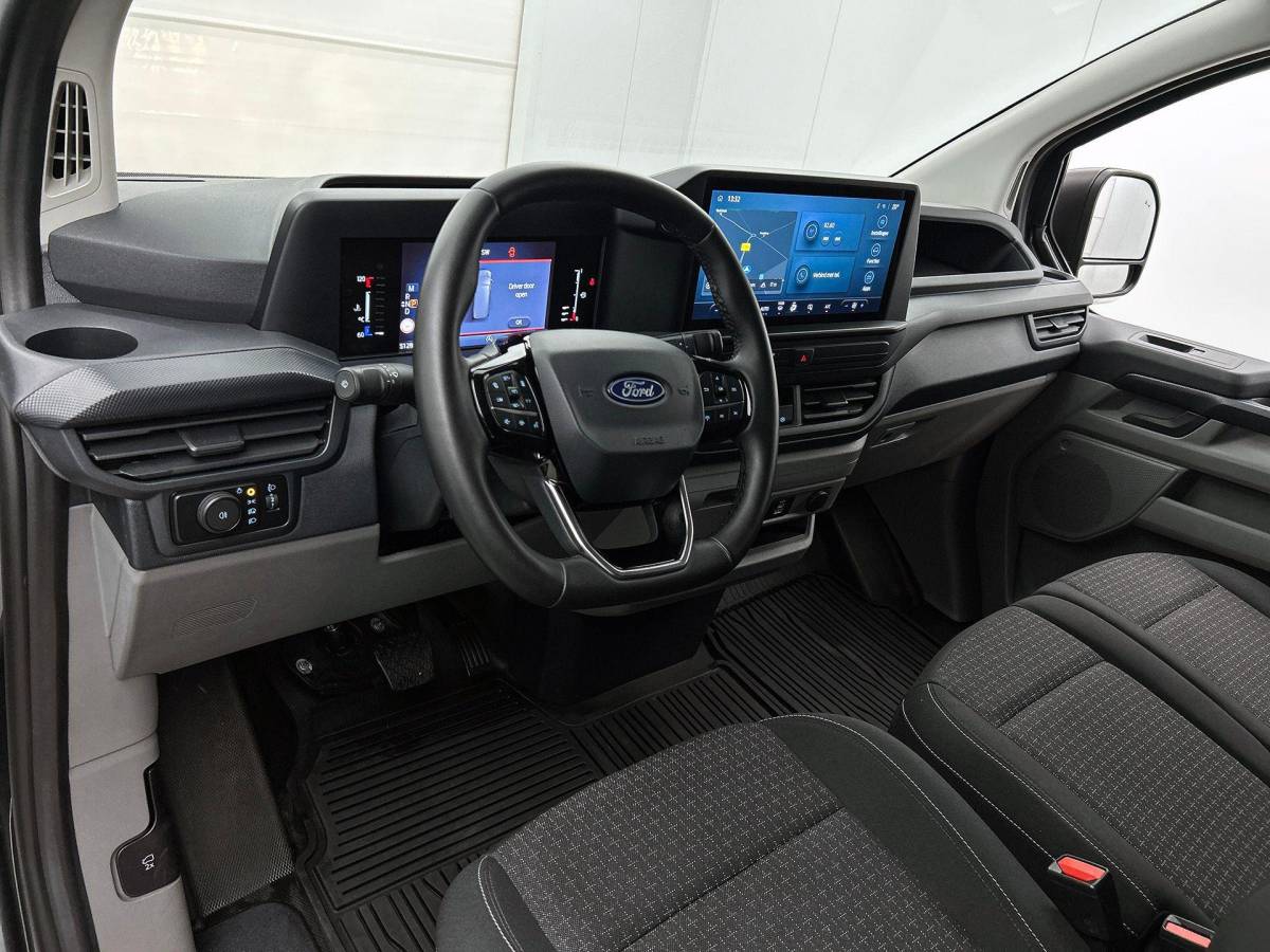 Ford Transit Custom Ford Transit Custom 300 2.0 TDCI L2H1 Trend Nieuw Model Trekhaak Navigatie Apple CarPlay Android Auto Camera Parkeerhulp Adaptive Cruise Control Full Led Climate Control Lichtmetalen velgen