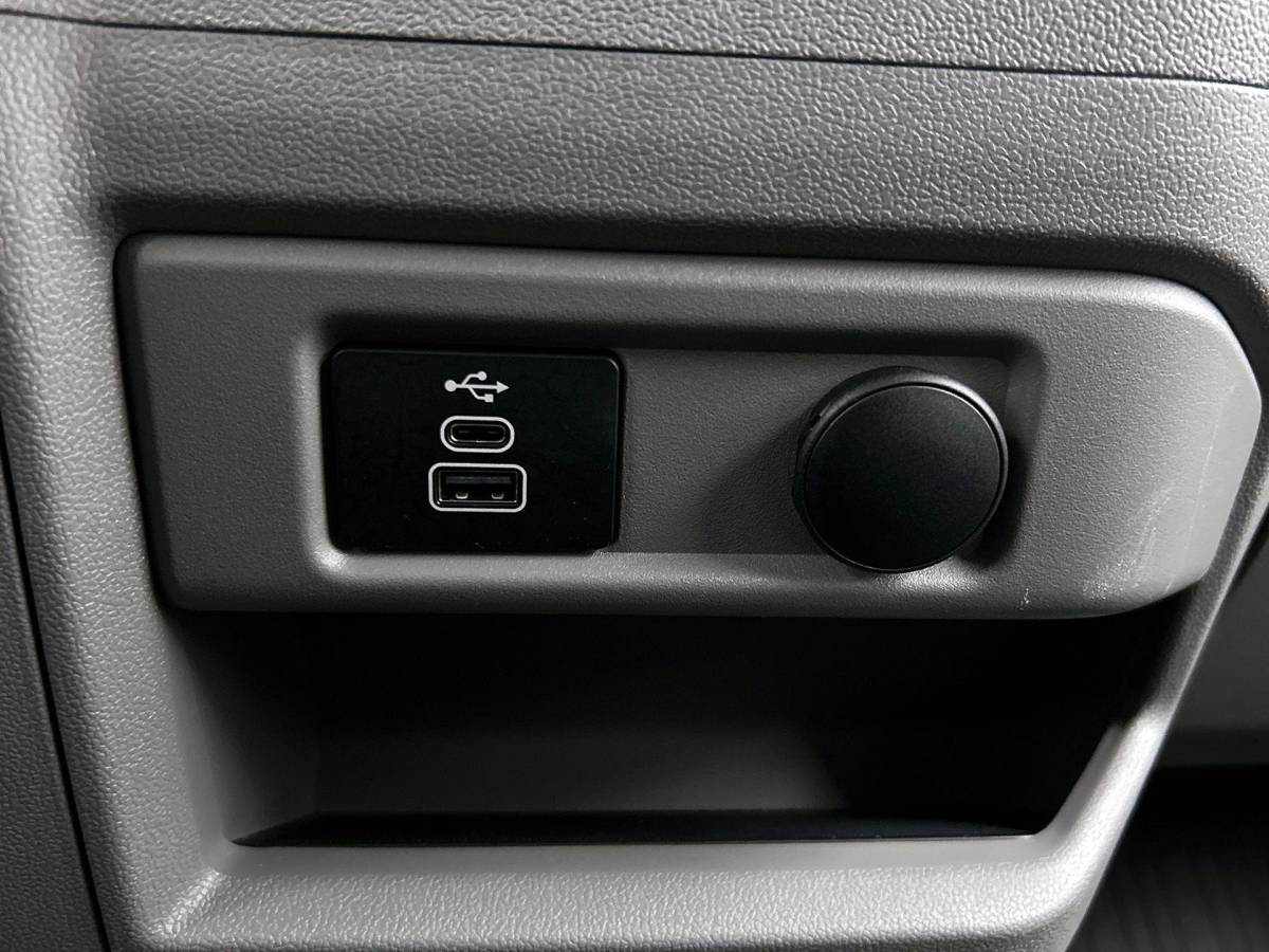 Ford Transit Custom Ford Transit Custom 300 2.0 TDCI L2H1 Trend Nieuw Model Trekhaak Navigatie Apple CarPlay Android Auto Camera Parkeerhulp Adaptive Cruise Control Full Led Climate Control Lichtmetalen velgen