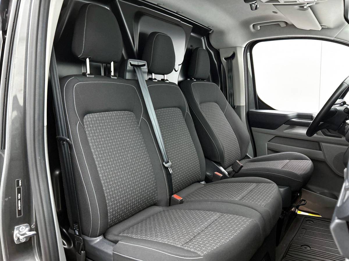 Ford Transit Custom Ford Transit Custom 300 2.0 TDCI L2H1 Trend Nieuw Model Trekhaak Navigatie Apple CarPlay Android Auto Camera Parkeerhulp Adaptive Cruise Control Full Led Climate Control Lichtmetalen velgen