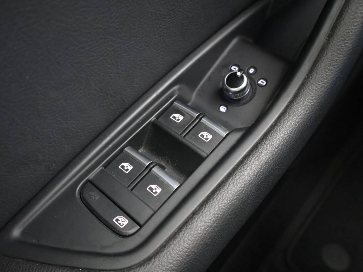 Audi A4 Audi A4 Avant 40 TDI 190 PK AUT. + PANORAMA | AFN. TREKHAAK | LEDER SPORTINTERIEUR | APPLE CARPLAY | STOELVERW.