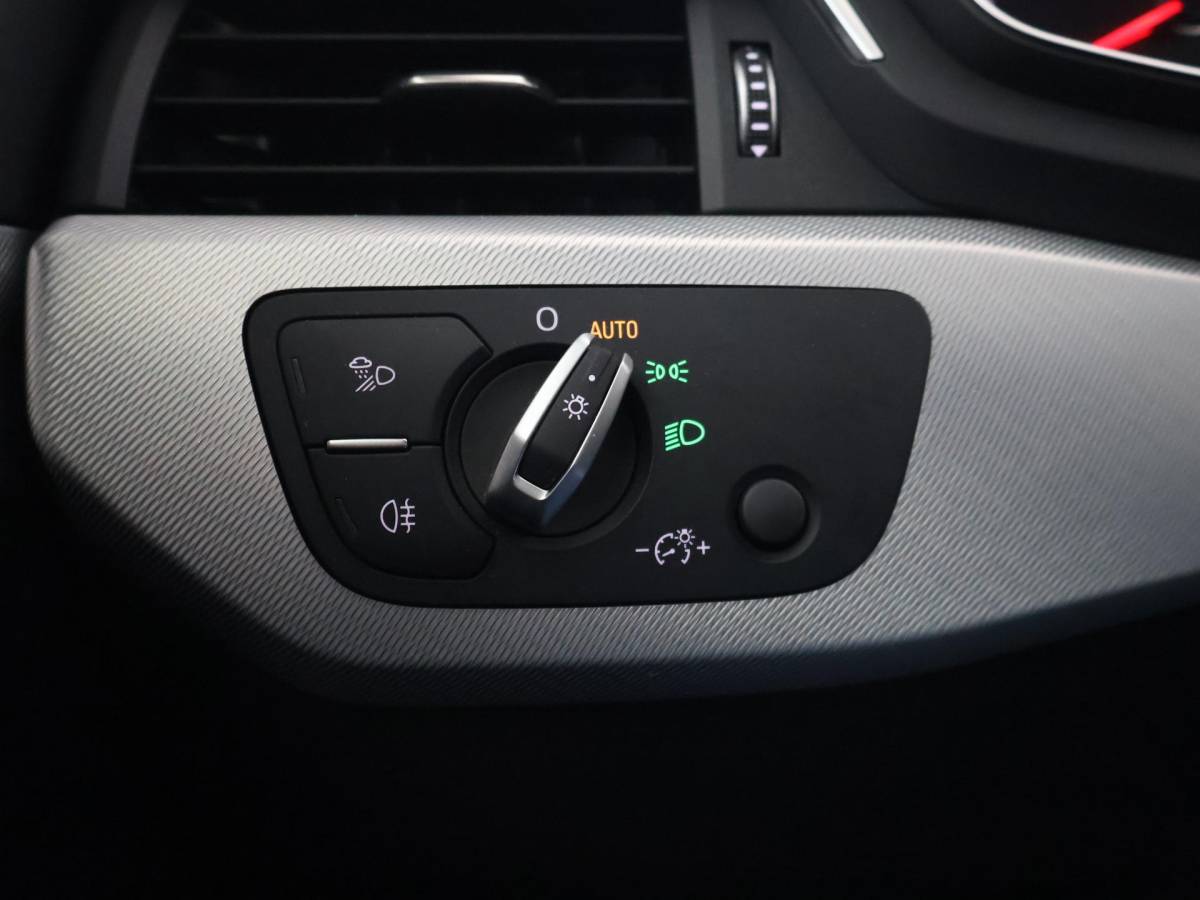 Audi A4 Audi A4 Avant 40 TDI 190 PK AUT. + PANORAMA | AFN. TREKHAAK | LEDER SPORTINTERIEUR | APPLE CARPLAY | STOELVERW.