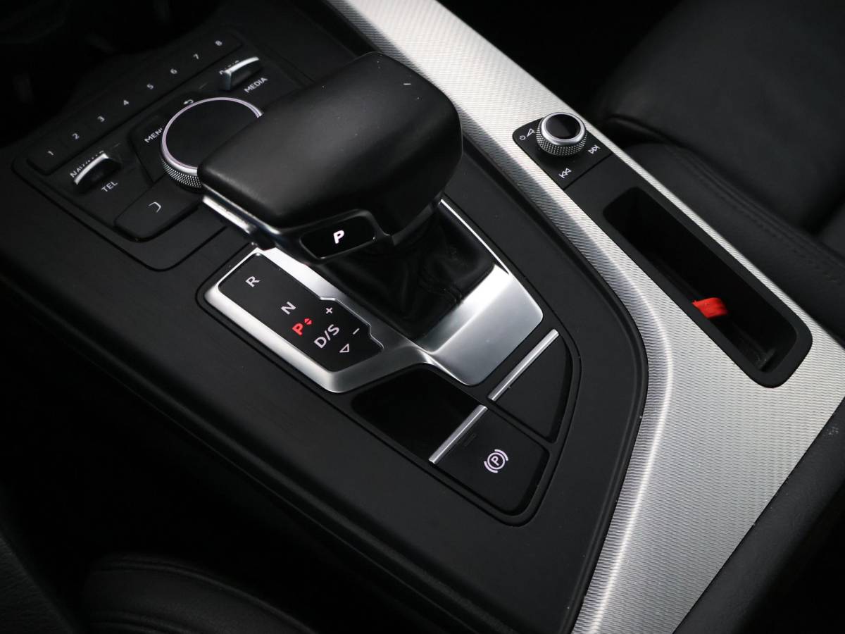 Audi A4 Audi A4 Avant 40 TDI 190 PK AUT. + PANORAMA | AFN. TREKHAAK | LEDER SPORTINTERIEUR | APPLE CARPLAY | STOELVERW.
