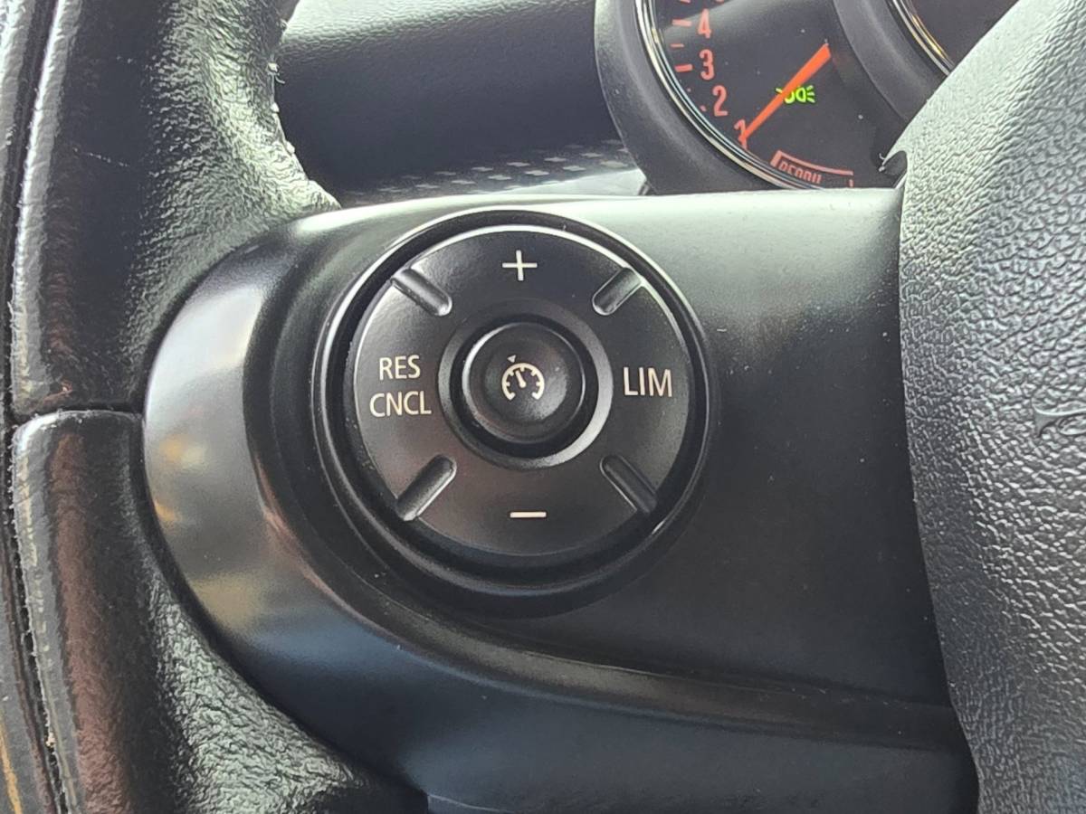 MINI 5-Deurs Mini 5-Deurs 2.0 Cooper S Chili Serious Business / AUT / 5 Deurs / Navi / Head Up / Harman Kardon / Stoelverwarming / Led / Pdc
