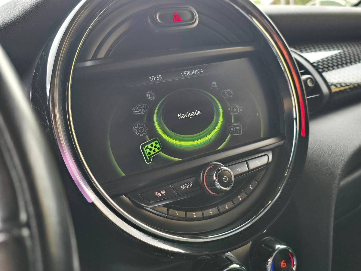 MINI 5-Deurs Mini 5-Deurs 2.0 Cooper S Chili Serious Business / AUT / 5 Deurs / Navi / Head Up / Harman Kardon / Stoelverwarming / Led / Pdc