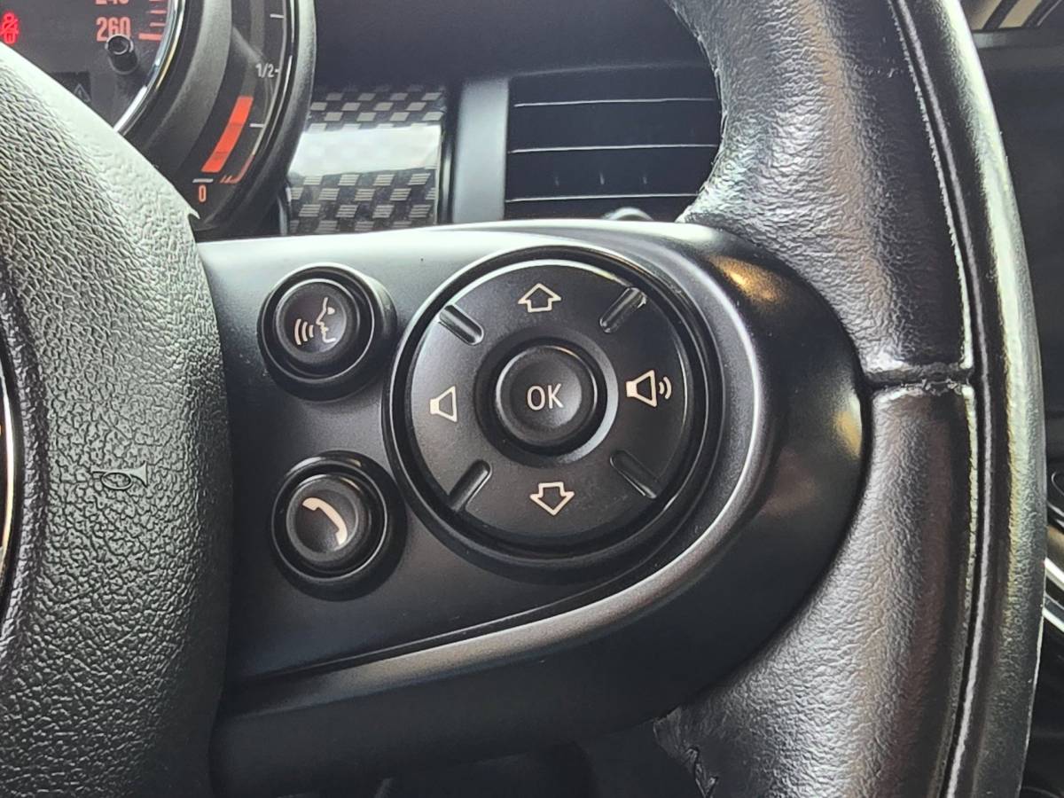 MINI 5-Deurs Mini 5-Deurs 2.0 Cooper S Chili Serious Business / AUT / 5 Deurs / Navi / Head Up / Harman Kardon / Stoelverwarming / Led / Pdc