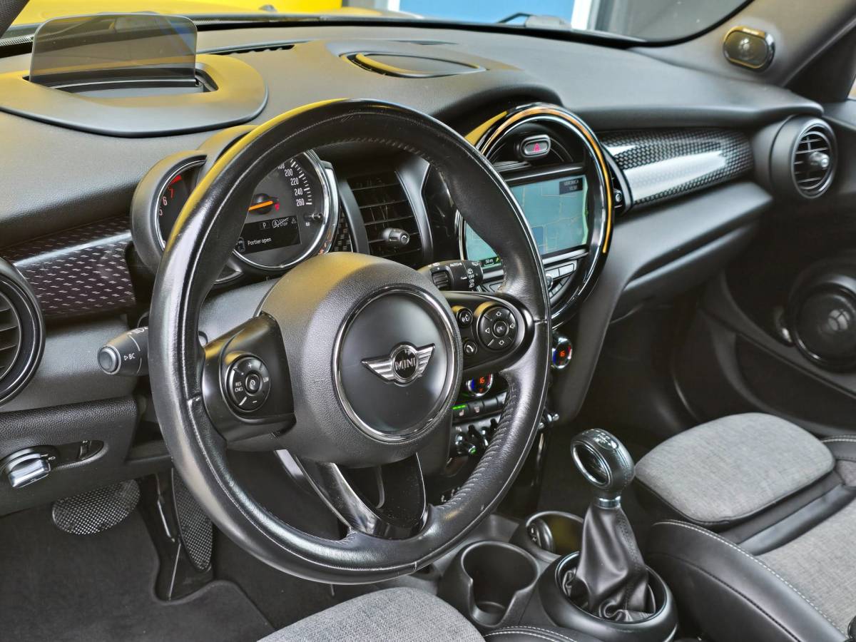 MINI 5-Deurs Mini 5-Deurs 2.0 Cooper S Chili Serious Business / AUT / 5 Deurs / Navi / Head Up / Harman Kardon / Stoelverwarming / Led / Pdc