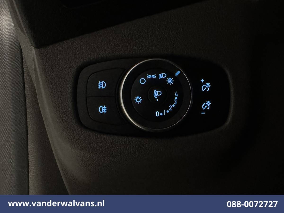 Ford Transit Connect Ford Transit Connect 1.5 TDCI 120pk L2H1 Euro6 Airco | Camera | Navigatie | Android Auto | Stoelverwarming | Verwarmde Voorruit Parkeersensoren, 1500kg trekvermogen