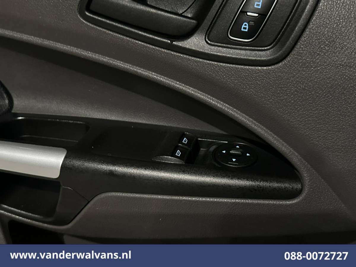 Ford Transit Connect Ford Transit Connect 1.5 TDCI 120pk L2H1 Euro6 Airco | Camera | Navigatie | Android Auto | Stoelverwarming | Verwarmde Voorruit Parkeersensoren, 1500kg trekvermogen