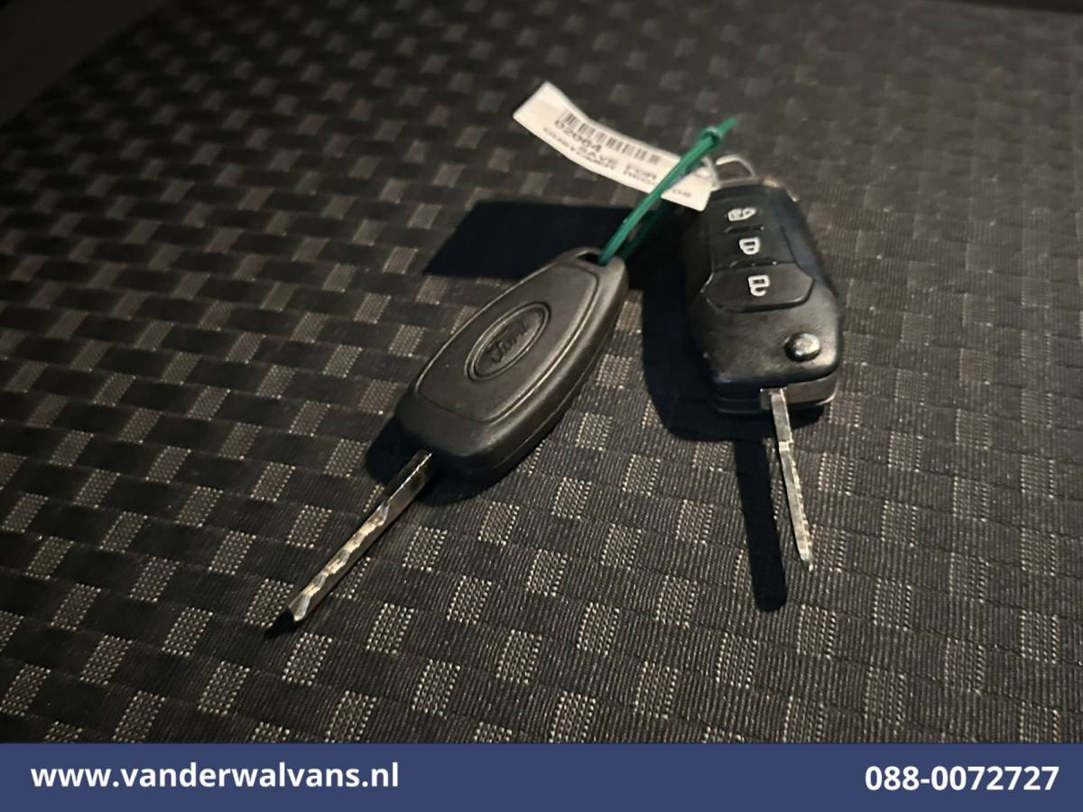Ford Transit Connect Ford Transit Connect 1.5 TDCI 120pk L2H1 Euro6 Airco | Camera | Navigatie | Android Auto | Stoelverwarming | Verwarmde Voorruit Parkeersensoren, 1500kg trekvermogen