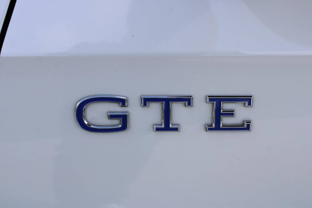 Volkswagen Golf Volkswagen Golf 1.5 eHybrid GTE | Incl. 12 maanden garantie | Schuif/kantel dak | Stoel/Stuur verwarming | Stoel ventilatie | Trekhaak | Apple CarPlay/Android Auto | Head-Up Display | Adaptieve cruise control | Achterruitrijcamera | Keyless Entry/Start | Climate Controle | Parkeersensoren | Parkeer Assistentie | IQ.Lights | Navigatie |