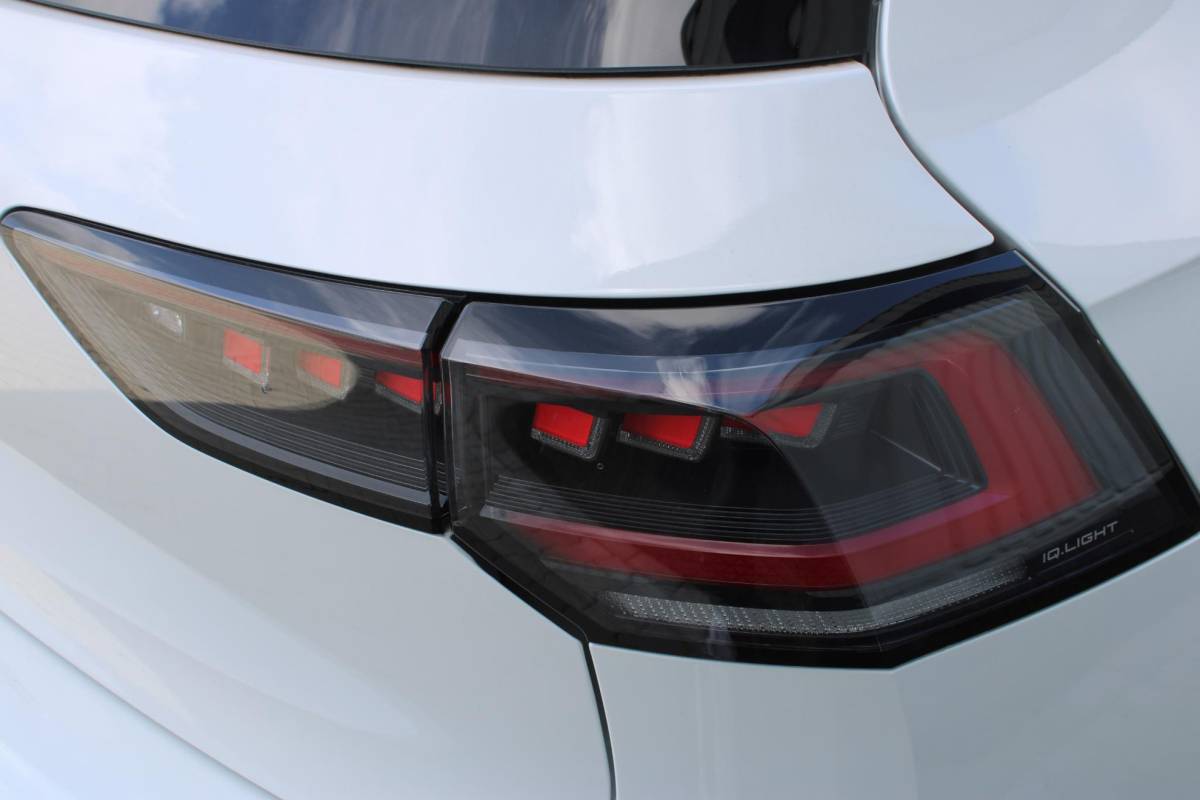 Volkswagen Golf Volkswagen Golf 1.5 eHybrid GTE | Incl. 12 maanden garantie | Schuif/kantel dak | Stoel/Stuur verwarming | Stoel ventilatie | Trekhaak | Apple CarPlay/Android Auto | Head-Up Display | Adaptieve cruise control | Achterruitrijcamera | Keyless Entry/Start | Climate Controle | Parkeersensoren | Parkeer Assistentie | IQ.Lights | Navigatie |