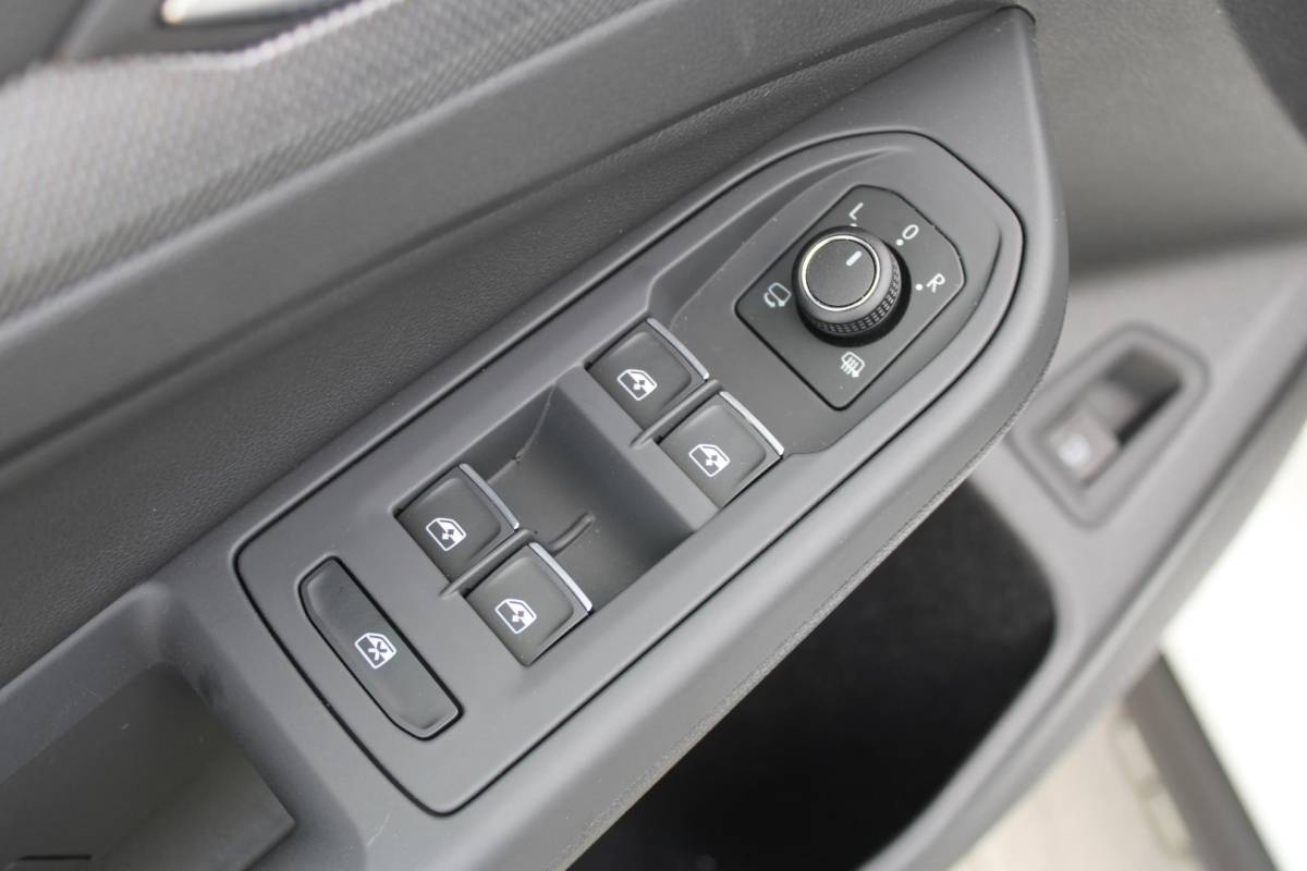 Volkswagen Golf Volkswagen Golf 1.5 eHybrid GTE | Incl. 12 maanden garantie | Schuif/kantel dak | Stoel/Stuur verwarming | Stoel ventilatie | Trekhaak | Apple CarPlay/Android Auto | Head-Up Display | Adaptieve cruise control | Achterruitrijcamera | Keyless Entry/Start | Climate Controle | Parkeersensoren | Parkeer Assistentie | IQ.Lights | Navigatie |