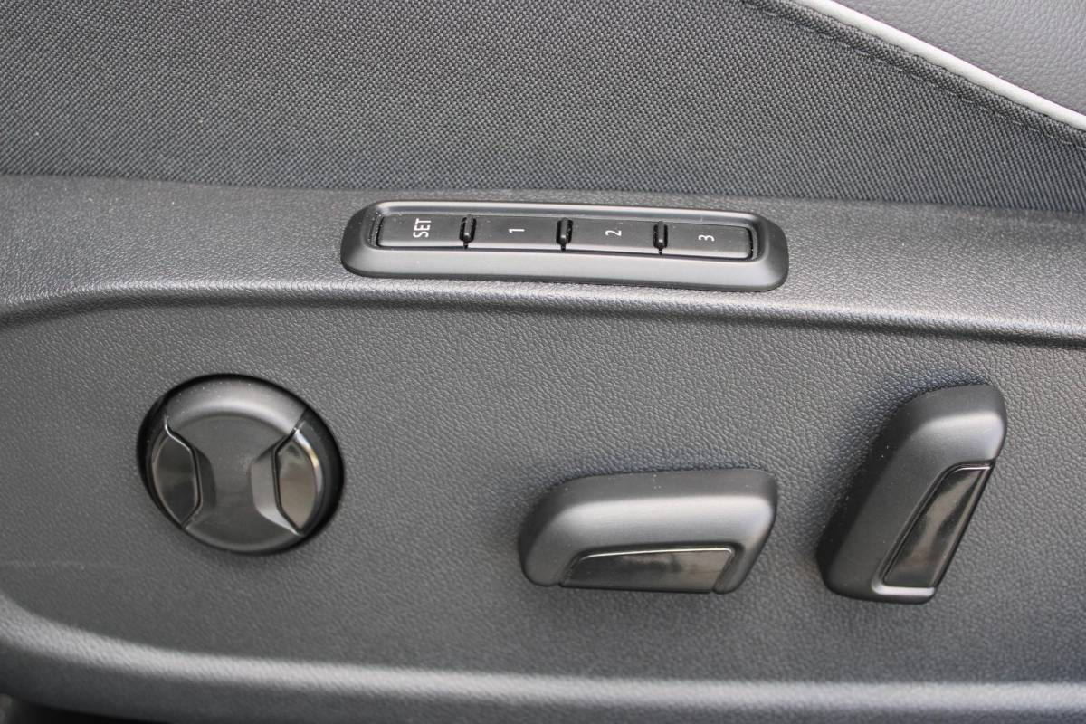Volkswagen Golf Volkswagen Golf 1.5 eHybrid GTE | Incl. 12 maanden garantie | Schuif/kantel dak | Stoel/Stuur verwarming | Stoel ventilatie | Trekhaak | Apple CarPlay/Android Auto | Head-Up Display | Adaptieve cruise control | Achterruitrijcamera | Keyless Entry/Start | Climate Controle | Parkeersensoren | Parkeer Assistentie | IQ.Lights | Navigatie |