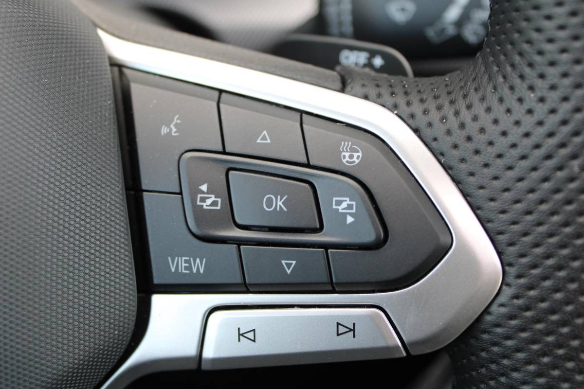Volkswagen Golf Volkswagen Golf 1.5 eHybrid GTE | Incl. 12 maanden garantie | Schuif/kantel dak | Stoel/Stuur verwarming | Stoel ventilatie | Trekhaak | Apple CarPlay/Android Auto | Head-Up Display | Adaptieve cruise control | Achterruitrijcamera | Keyless Entry/Start | Climate Controle | Parkeersensoren | Parkeer Assistentie | IQ.Lights | Navigatie |