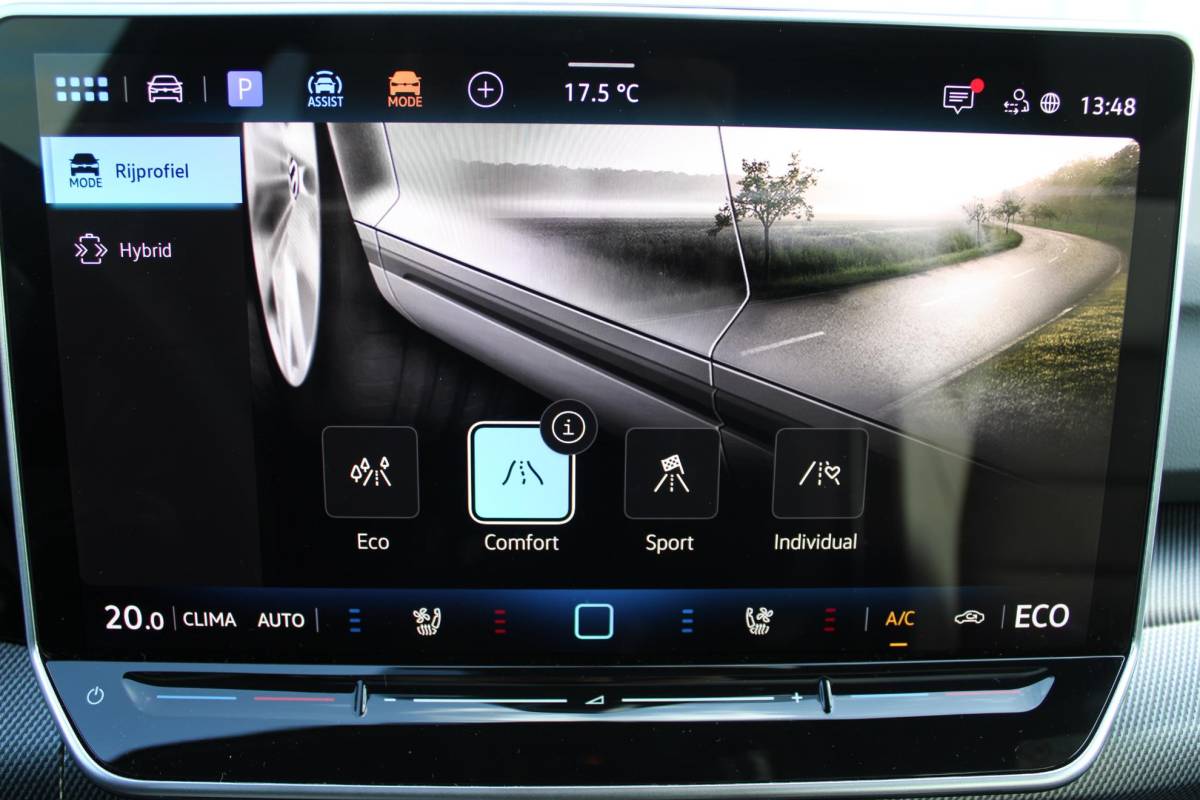 Volkswagen Golf Volkswagen Golf 1.5 eHybrid GTE | Incl. 12 maanden garantie | Schuif/kantel dak | Stoel/Stuur verwarming | Stoel ventilatie | Trekhaak | Apple CarPlay/Android Auto | Head-Up Display | Adaptieve cruise control | Achterruitrijcamera | Keyless Entry/Start | Climate Controle | Parkeersensoren | Parkeer Assistentie | IQ.Lights | Navigatie |