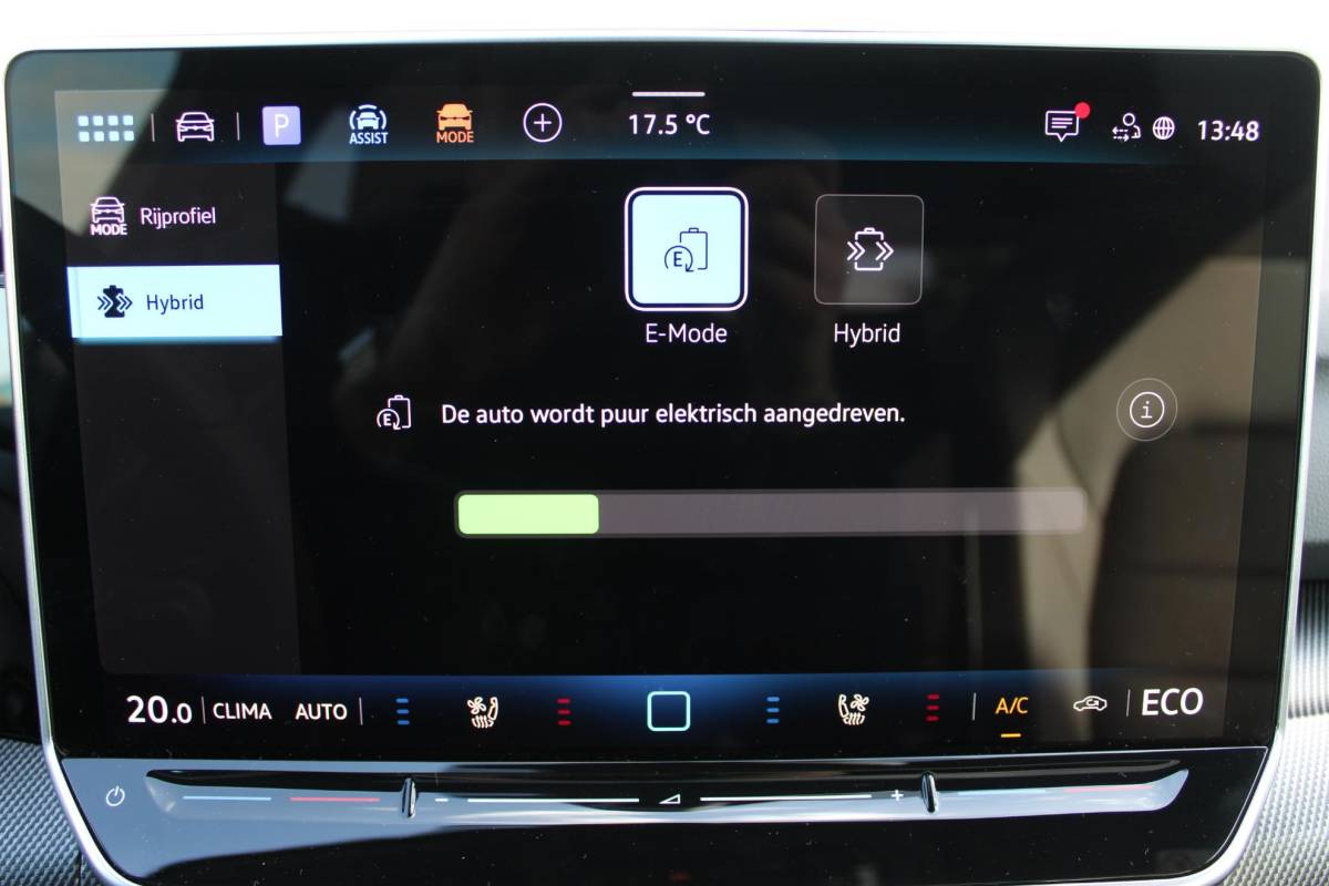 Volkswagen Golf Volkswagen Golf 1.5 eHybrid GTE | Incl. 12 maanden garantie | Schuif/kantel dak | Stoel/Stuur verwarming | Stoel ventilatie | Trekhaak | Apple CarPlay/Android Auto | Head-Up Display | Adaptieve cruise control | Achterruitrijcamera | Keyless Entry/Start | Climate Controle | Parkeersensoren | Parkeer Assistentie | IQ.Lights | Navigatie |